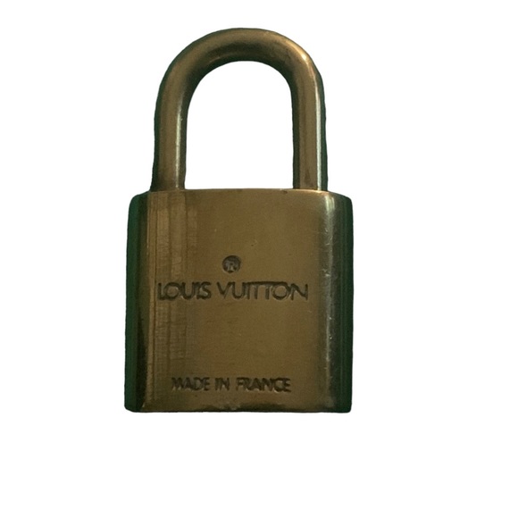 #5240 LV Lock and Key # 306 - Picture 3 of 5